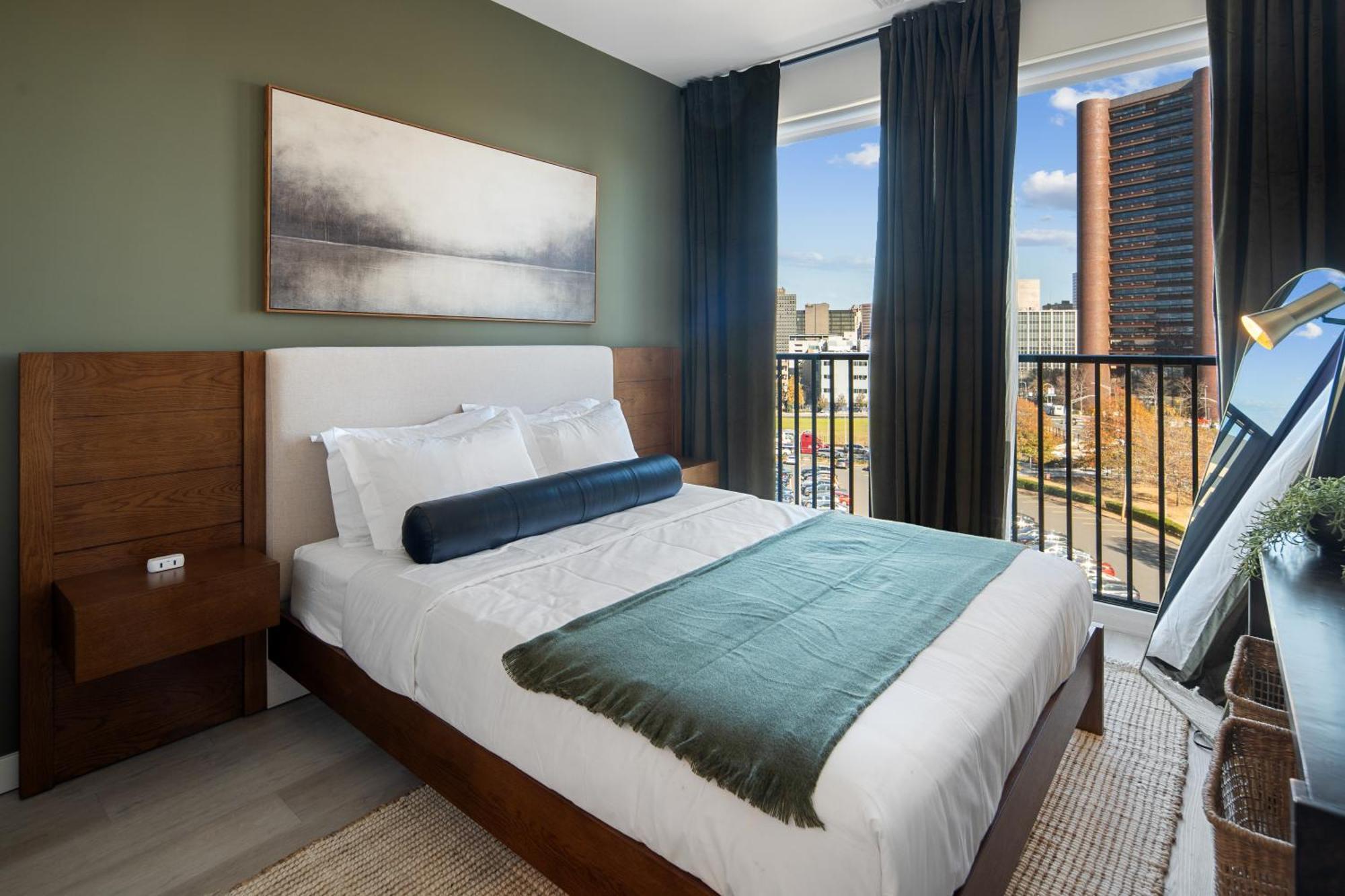 Luxury Furnished By Hyatus Downtown At Yale 3*