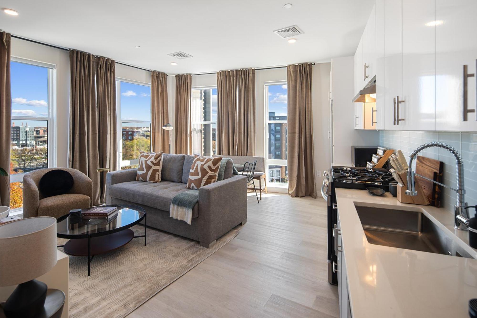 Luxury Furnished By Hyatus Downtown At Yale