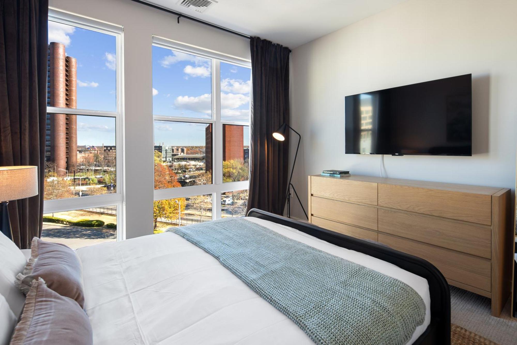 Luxury Furnished By Hyatus Downtown At Yale Apart-hotel