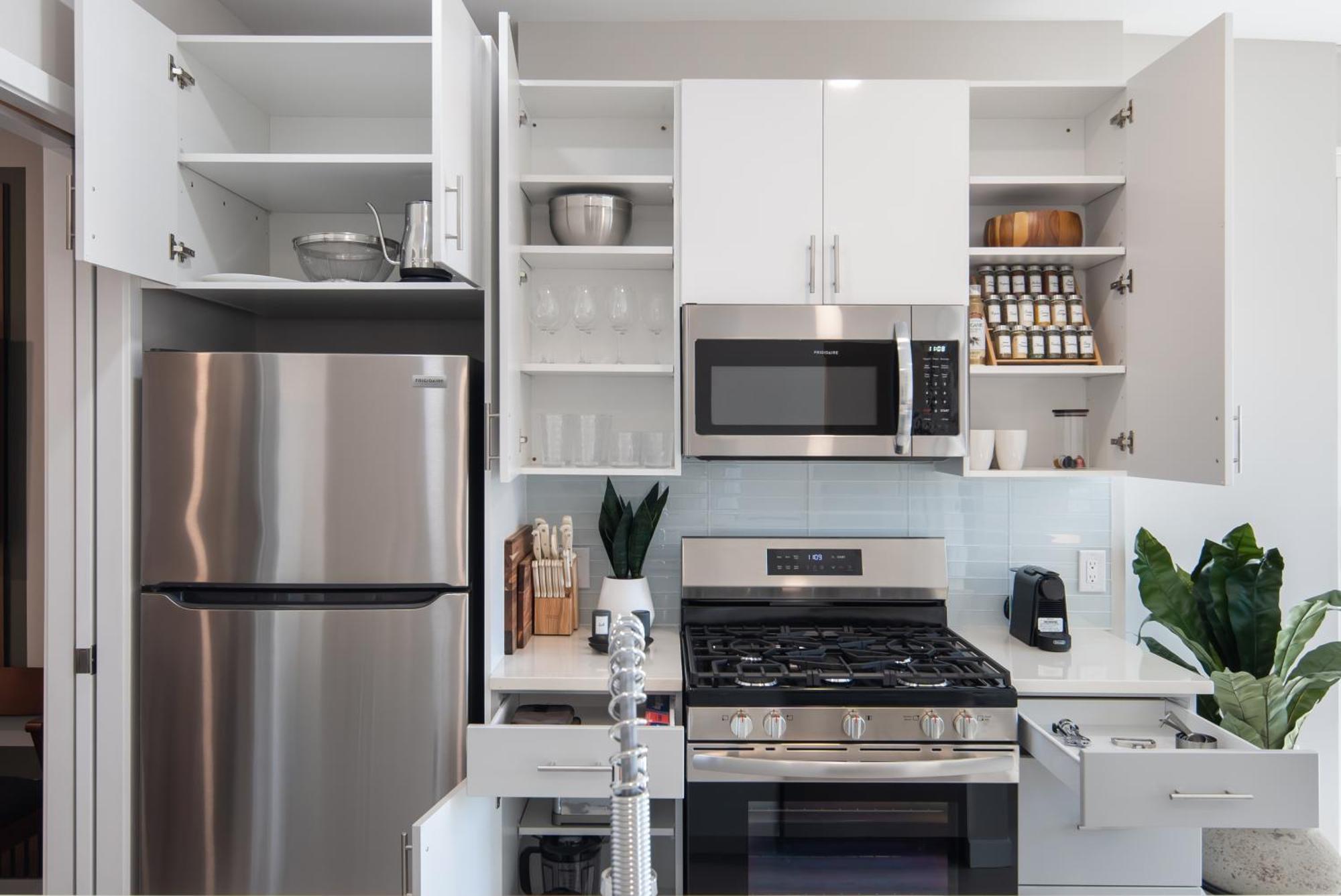 Luxury Furnished By Hyatus Downtown At Yale 3*